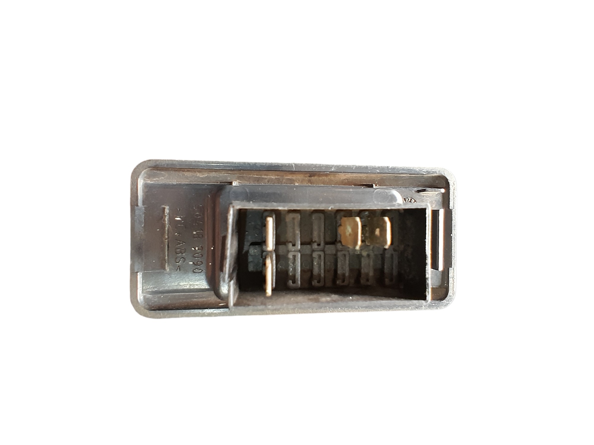 Moldura C/ Botão Tampa Lateral Ferramenta Iveco – 504189090
