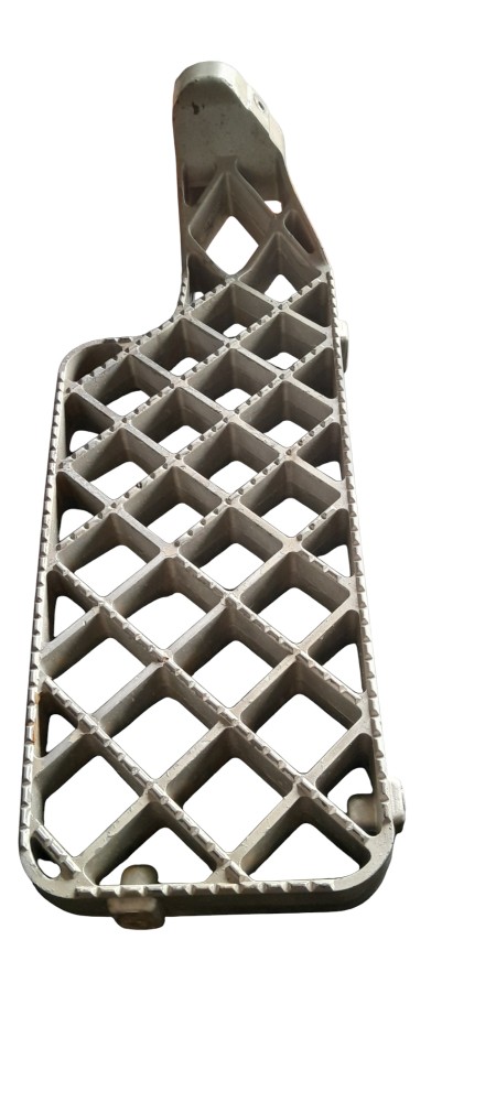 PISANTE ESTRIBO SUPERIOR LD ORIGINAL SCANIA S4 – 1310590