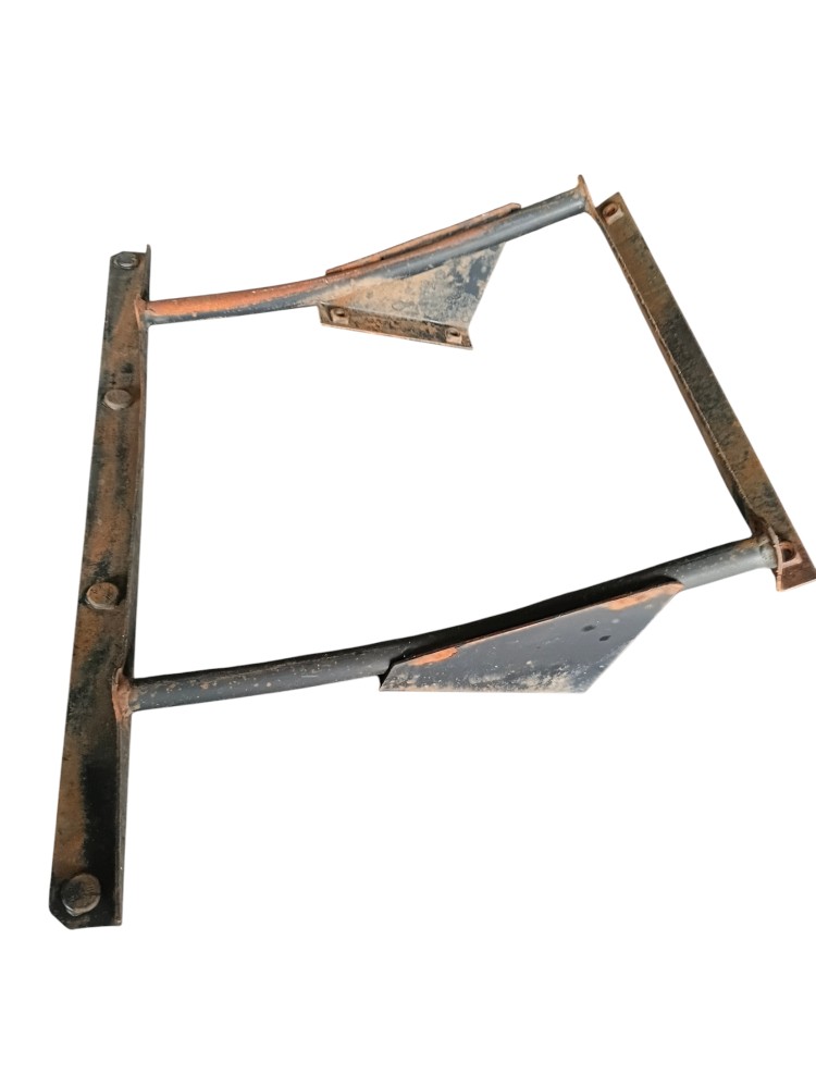 SUPORTE TRASEIRO PARALAMA ORIGINAL VW WORKER – 2T0821120 2