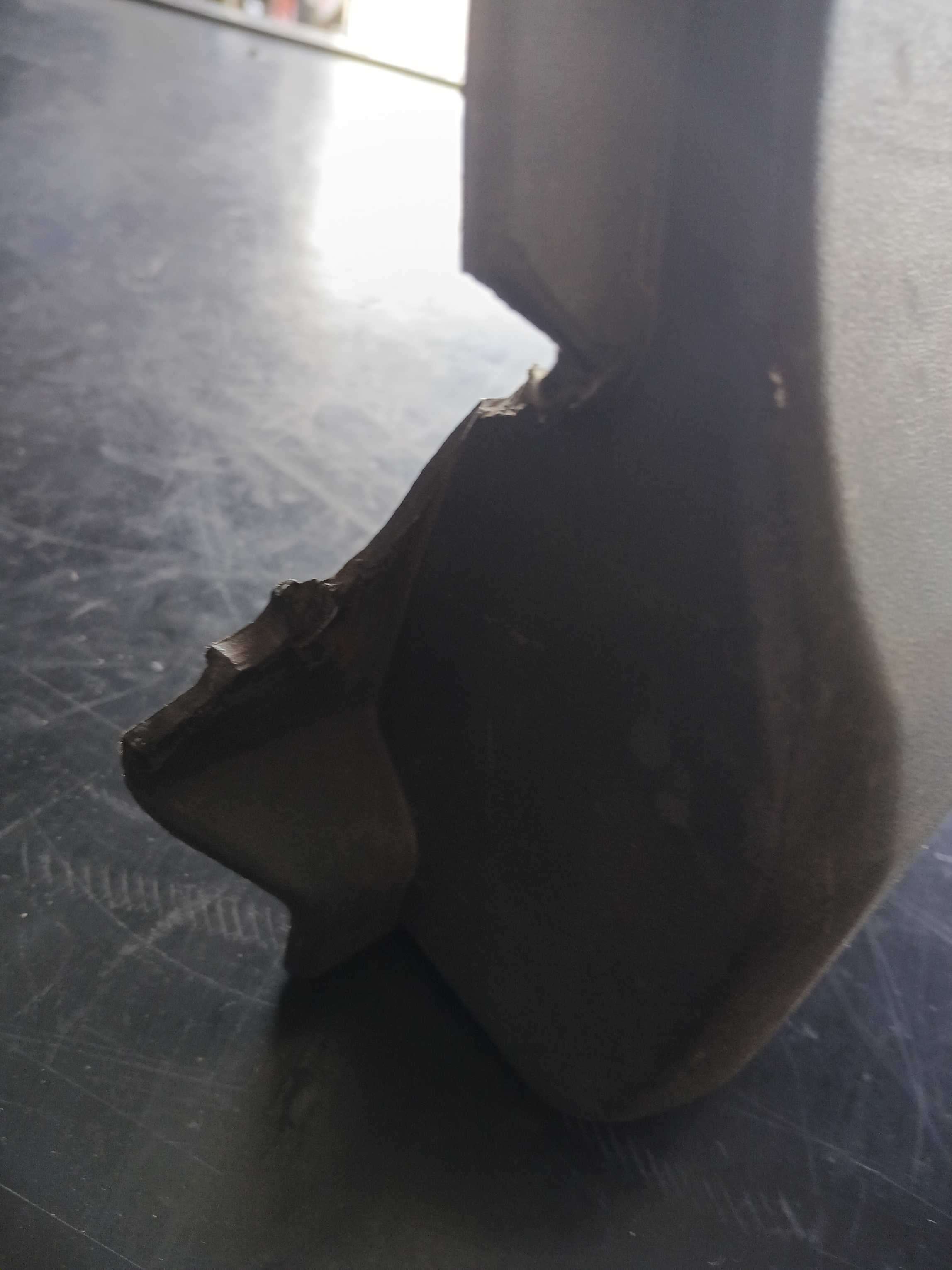 ACABAMENTO SUPERIOR BOJO FAROL LE SCANIA 124 S5 – 1431922