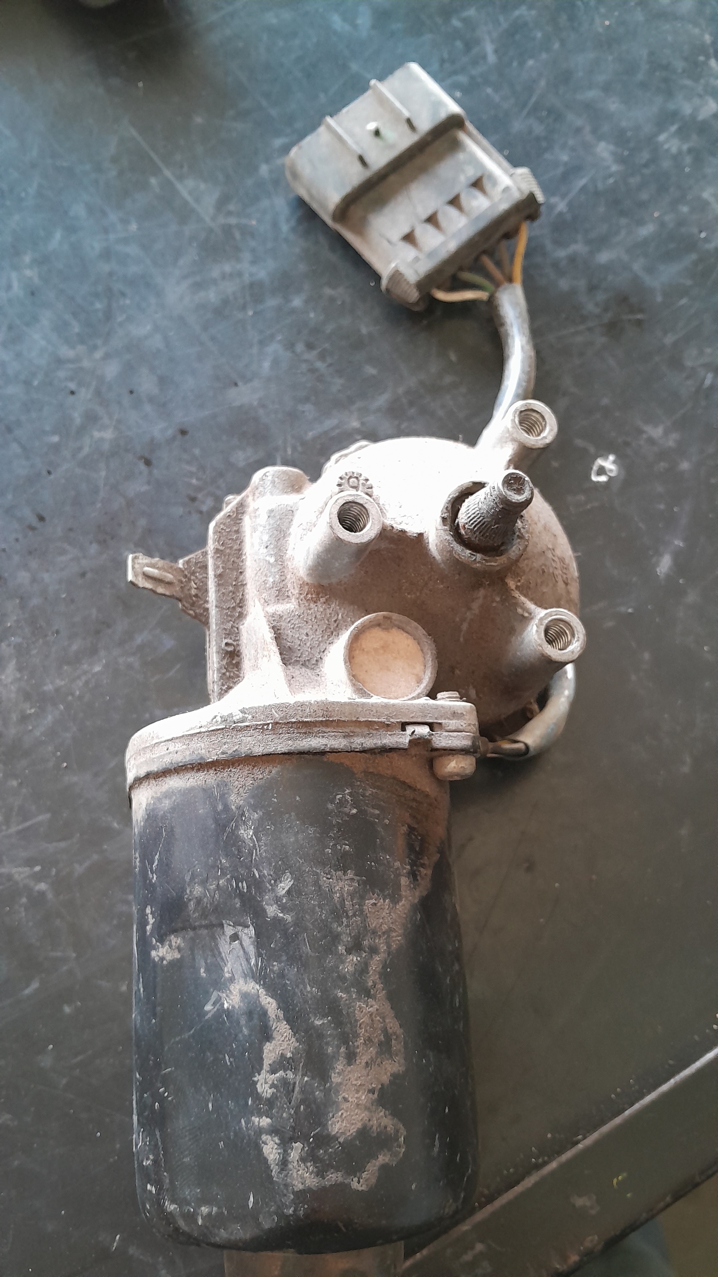 MOTOR LIMPADOR PARABRISA SCANIA 2