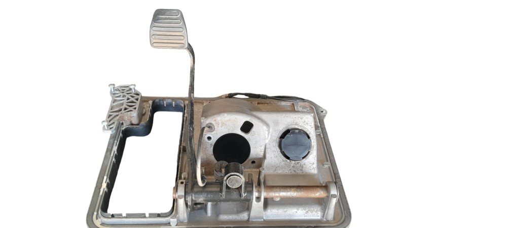 SUPORTE PEDAL ACELERADOR FREIO ORIGINAL MAN TGX USADO 3