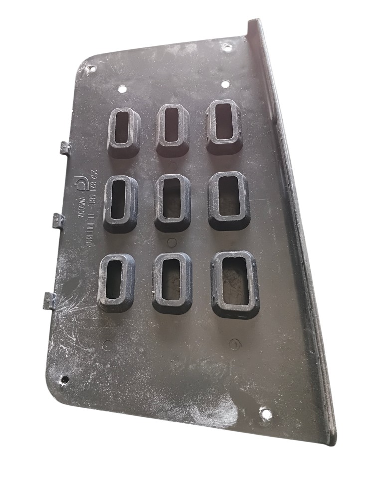 PISANTE ESTRIBO INFERIOR LE VW CONSTELLATION – 2S2821861 2