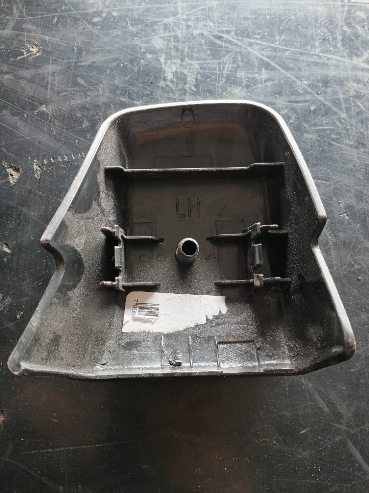 TAMPA DOBRADIÇA DA PORTA LE SCANIA PGR – 1456917