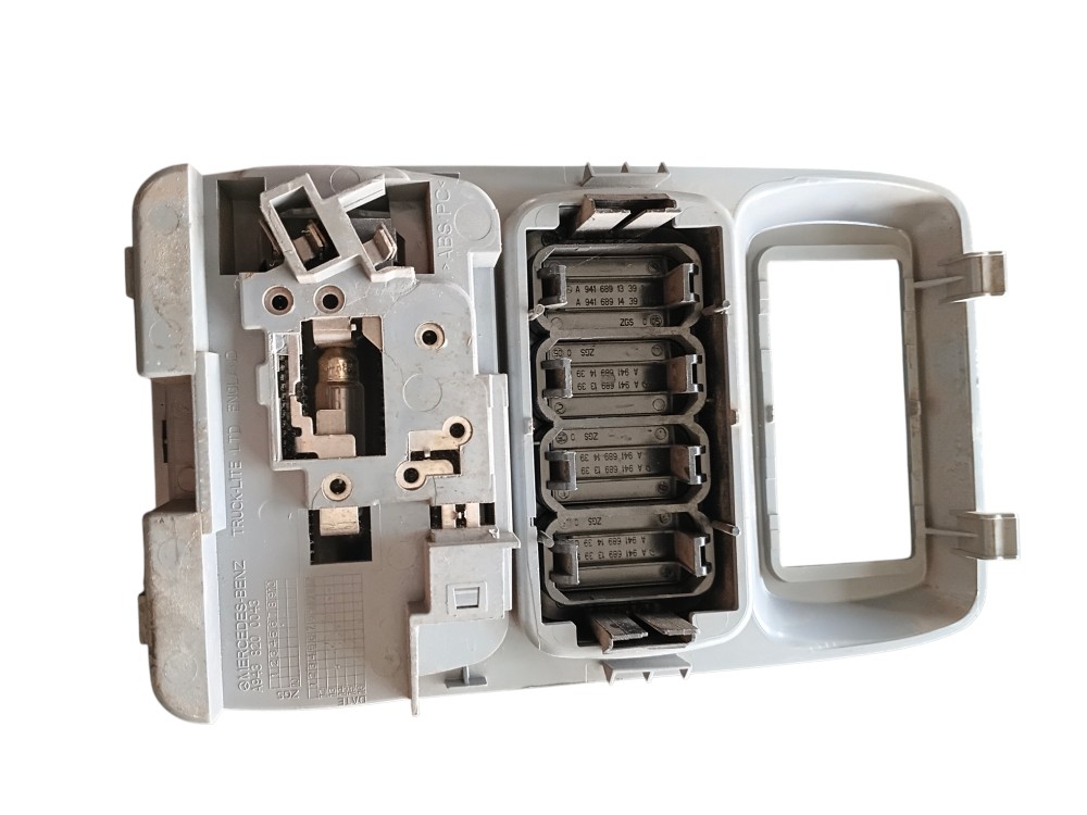 Luz Interna Original Mercedes Benz Actros – A9438200043