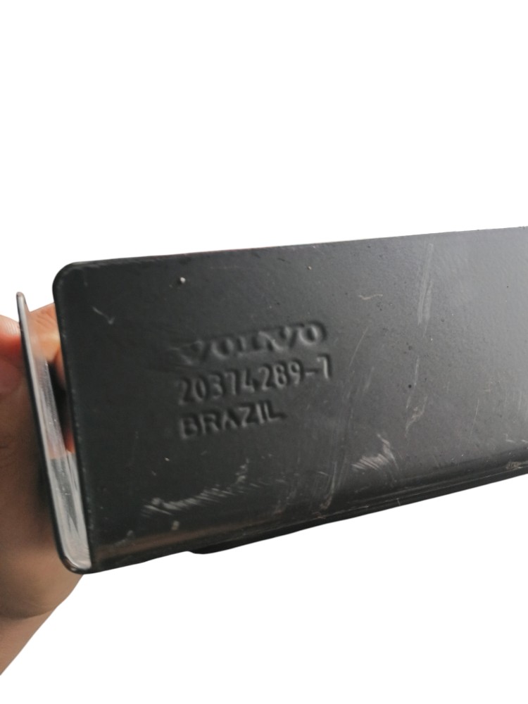 SUPORTE TAMPA CAIXA BATERIA ORIGINAL VOLVO FH – 20374289 3