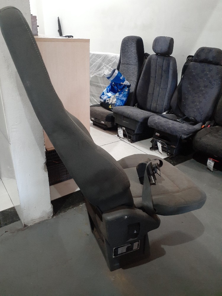 Banco Passageiro Ld Volvo Fh Com Encosto Embutido  Cinza