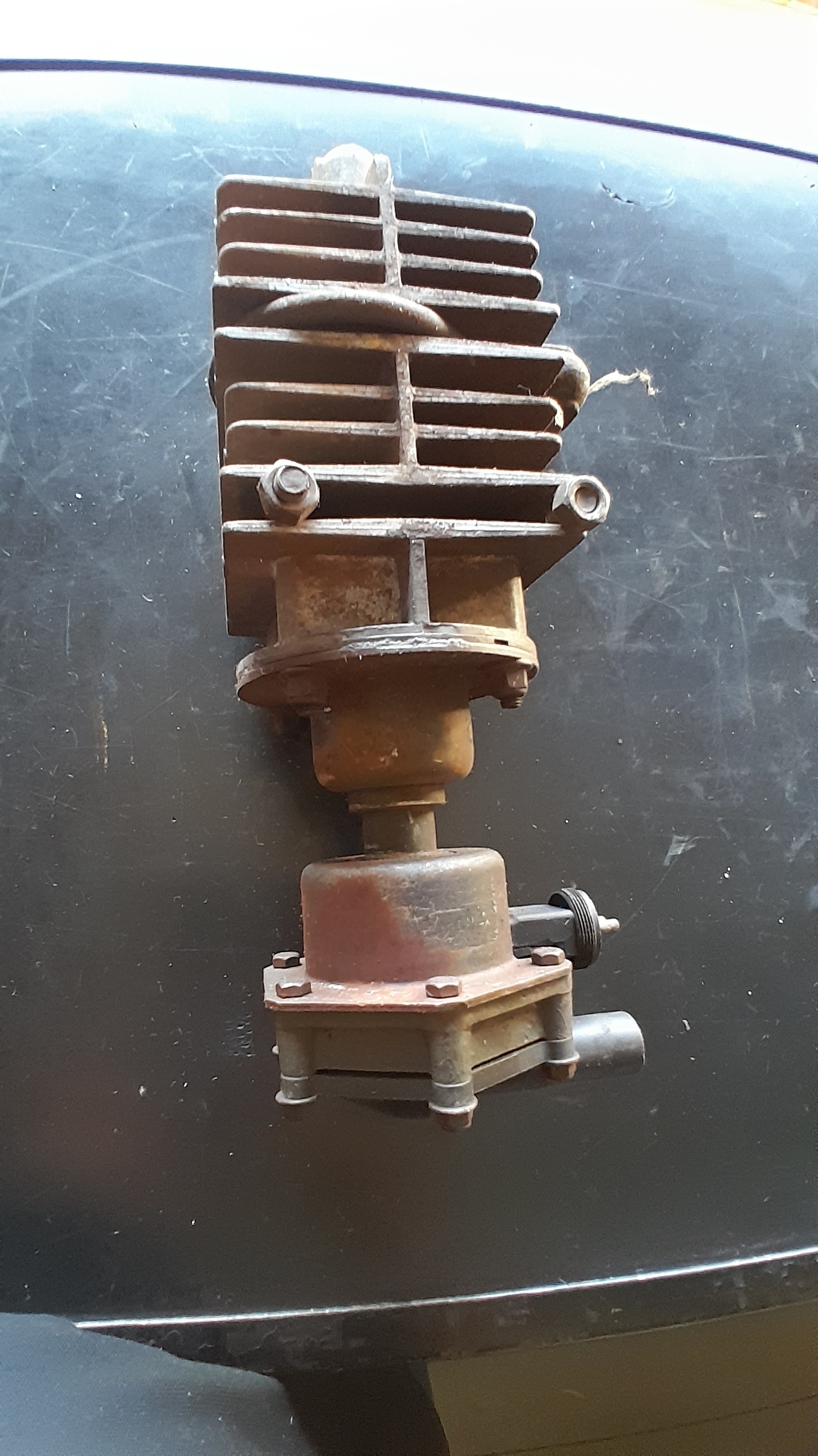 CONDENSADOR ELIMINADOR VAPOR DE ÓLEO VW/SCANIA  2TB608403 2