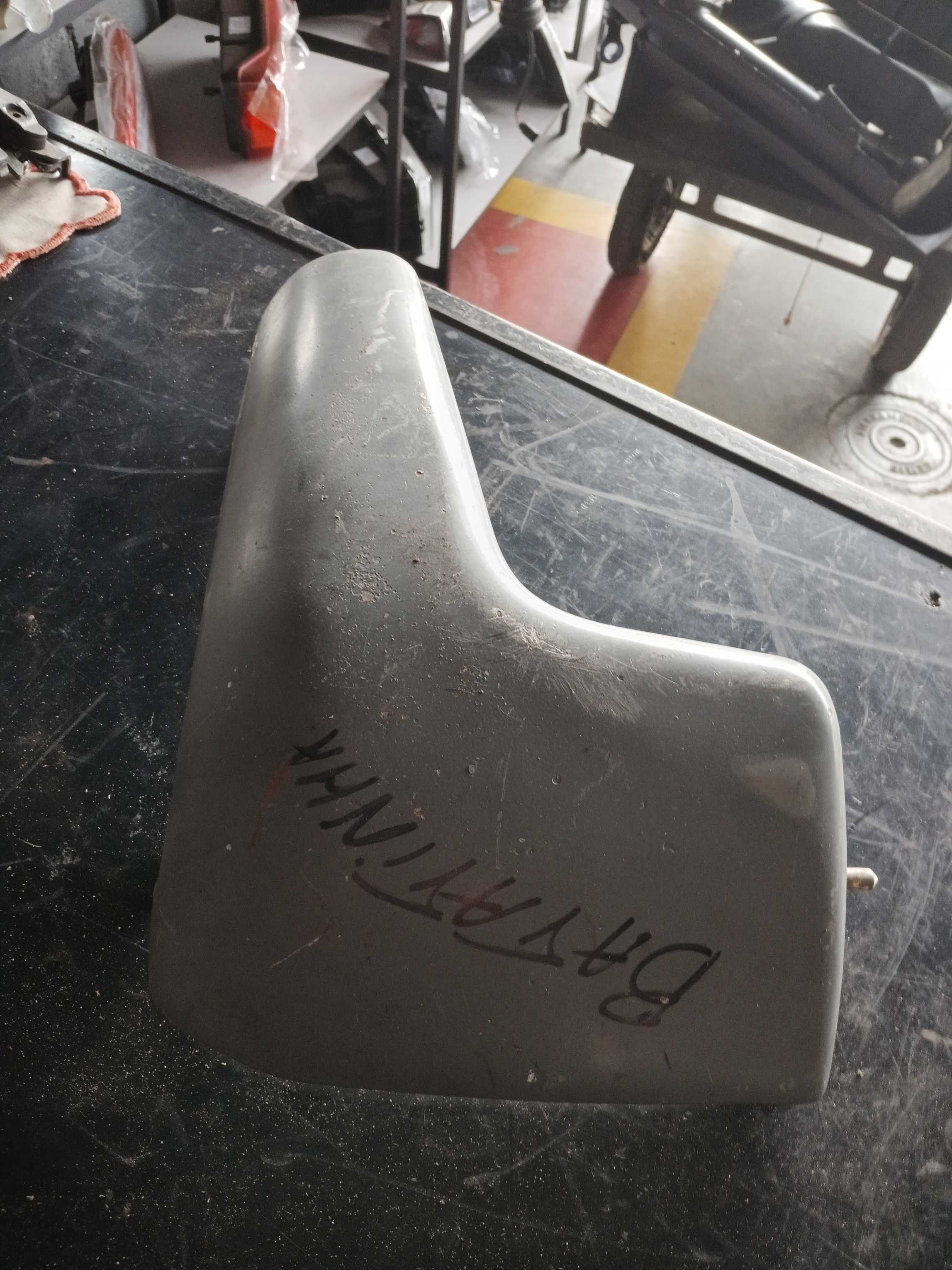 PONTEIRA DO PARACHOQUE ORIGINAL VOLVO VM LE – 20977738