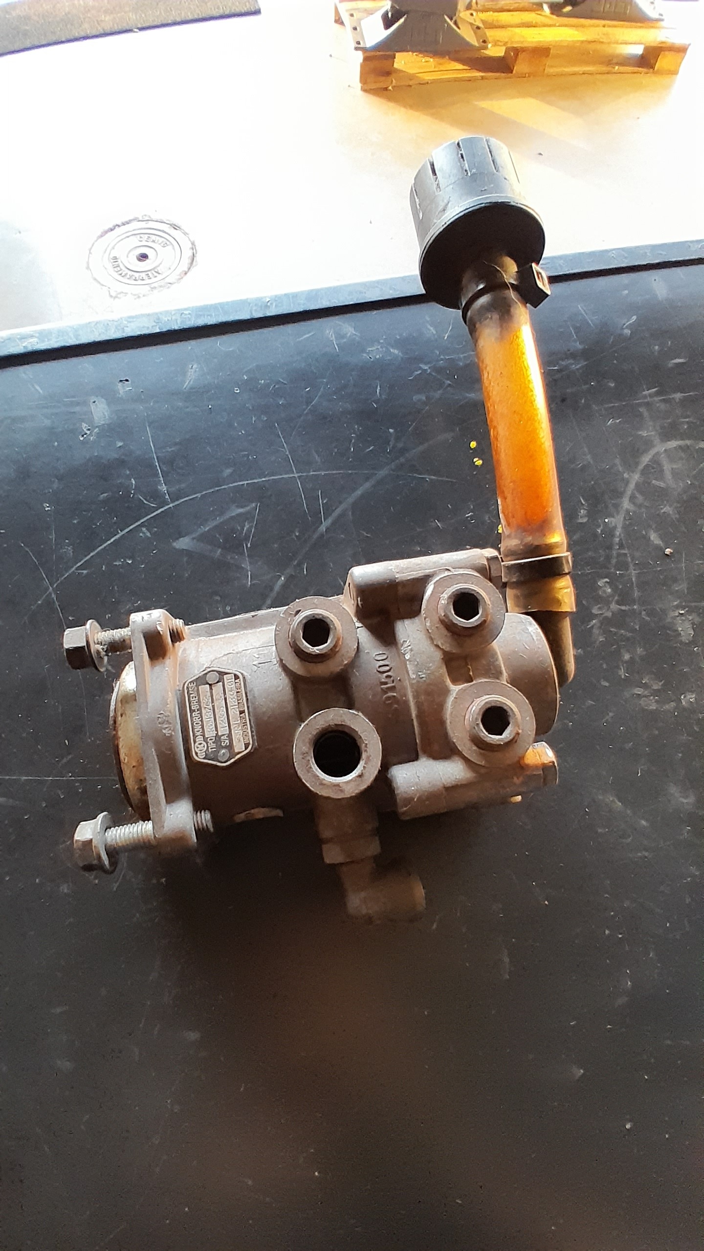 VÁLVULA PEDAL DE FREIO VOLVO FH  21541312 2
