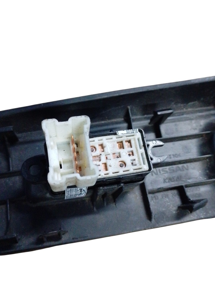 Comando Vidro Dianteiro Direito Nissan Versa Sv 2013/2014 5