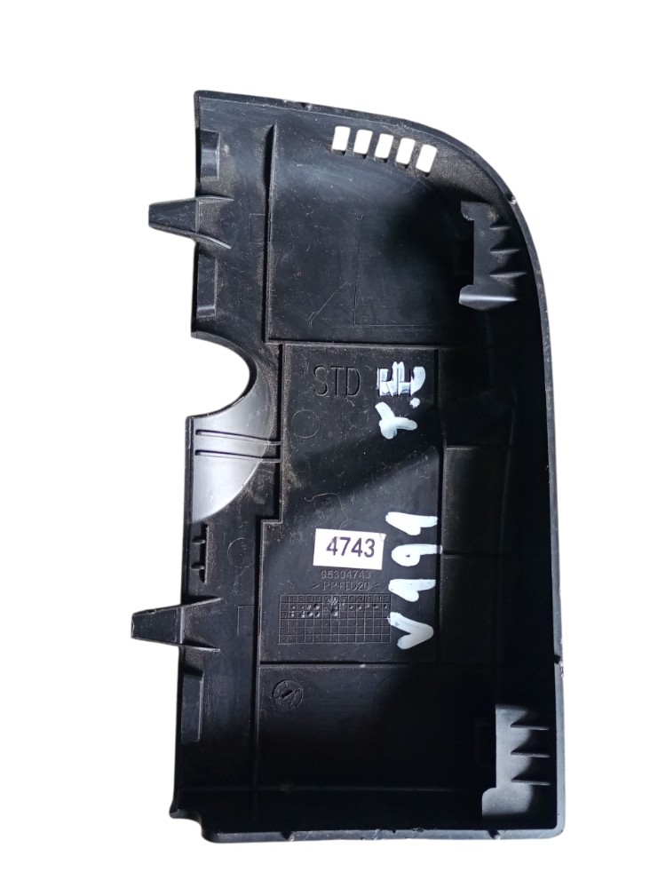 Moldura Sensor Parabrisa Direito Tracker 2019 1.4 Preto 2