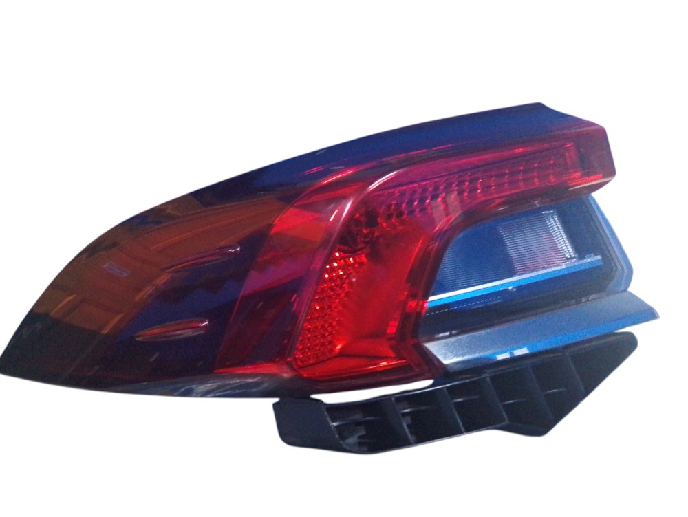 Lanterna traseira esquerda Toyota Corolla Xei 20  2024  2.0