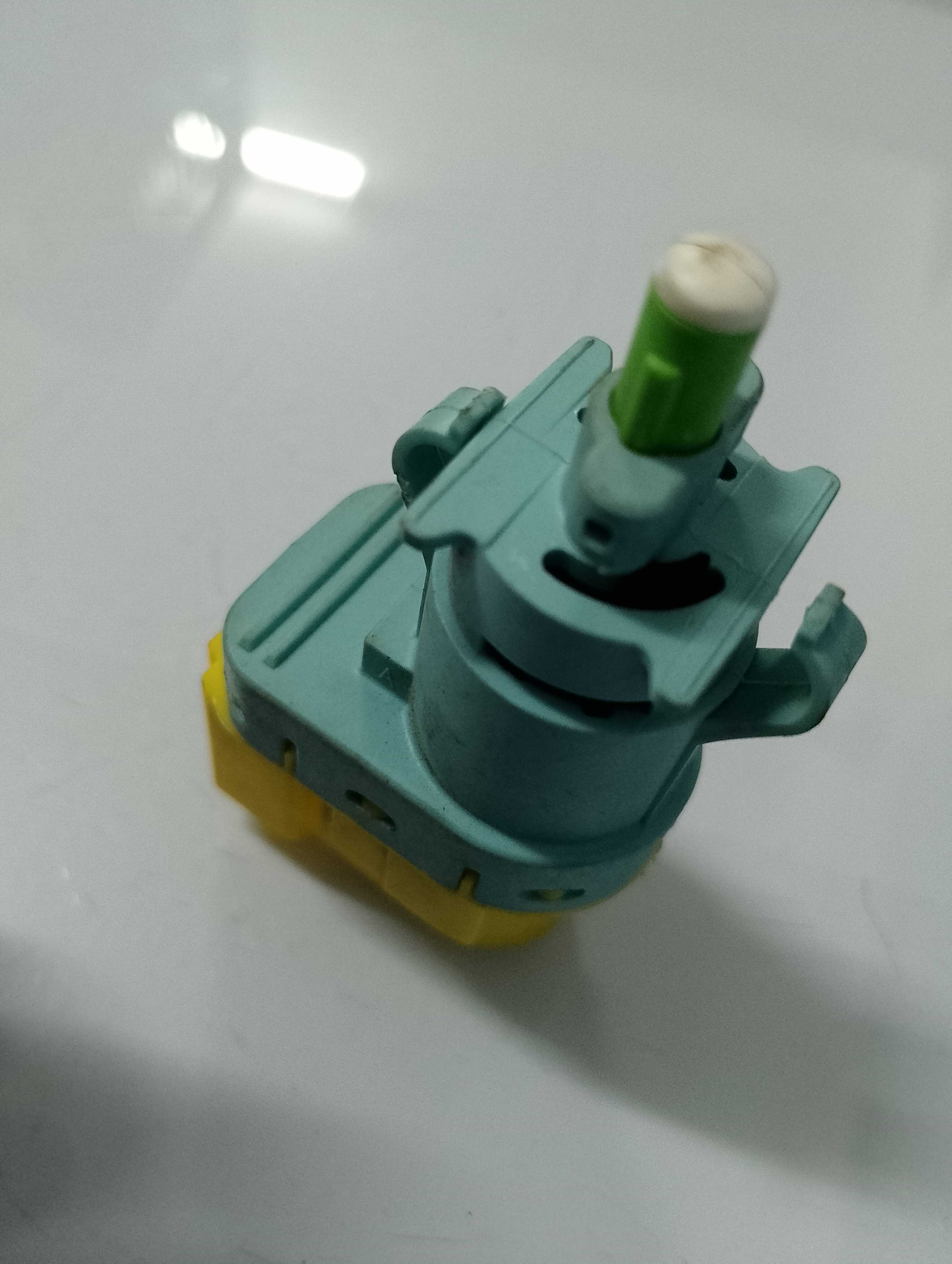 Interruptor Pedal Sensor Freio Fiat Mobi 2020