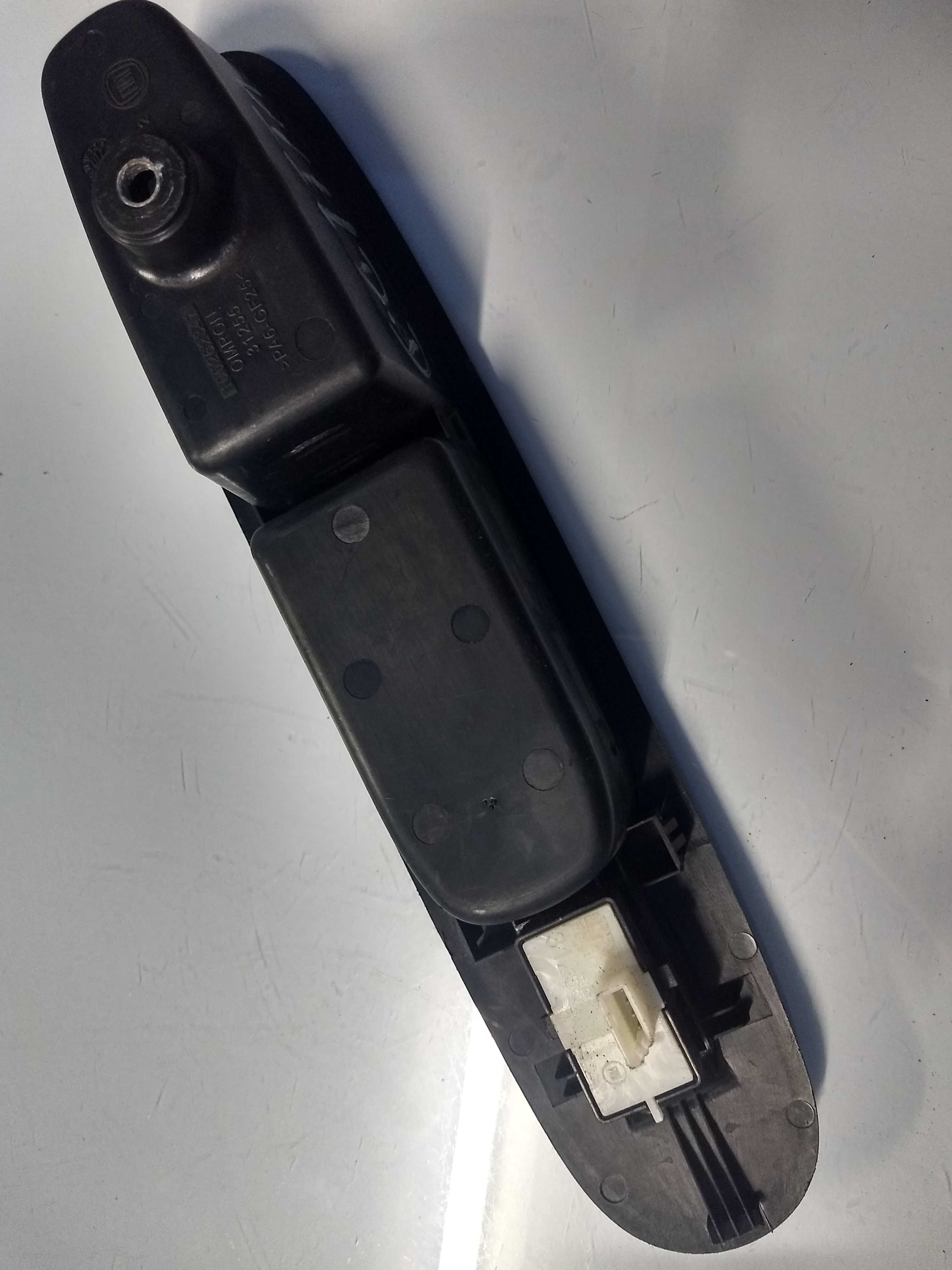 Botão Comando c/ Moldura Dianteiro Direito FIAT Uno 2021 3