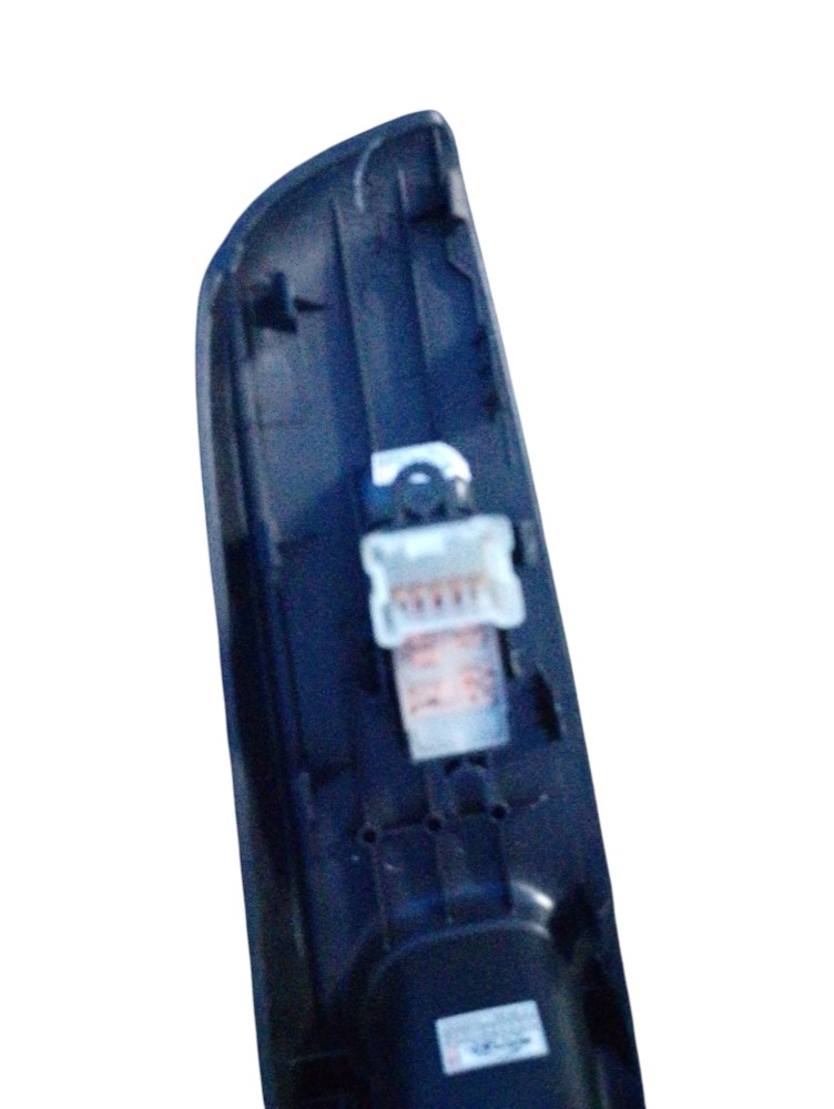 Moldura do Botao Vidro Traseiro Esquerdo Nissan Vers 2019 4