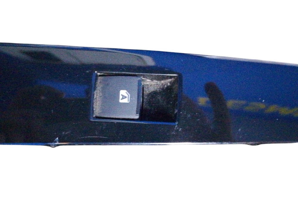 Moldura Botao Vidro Traseiro Direito Yaris Ha Xls 2020 1.5 4