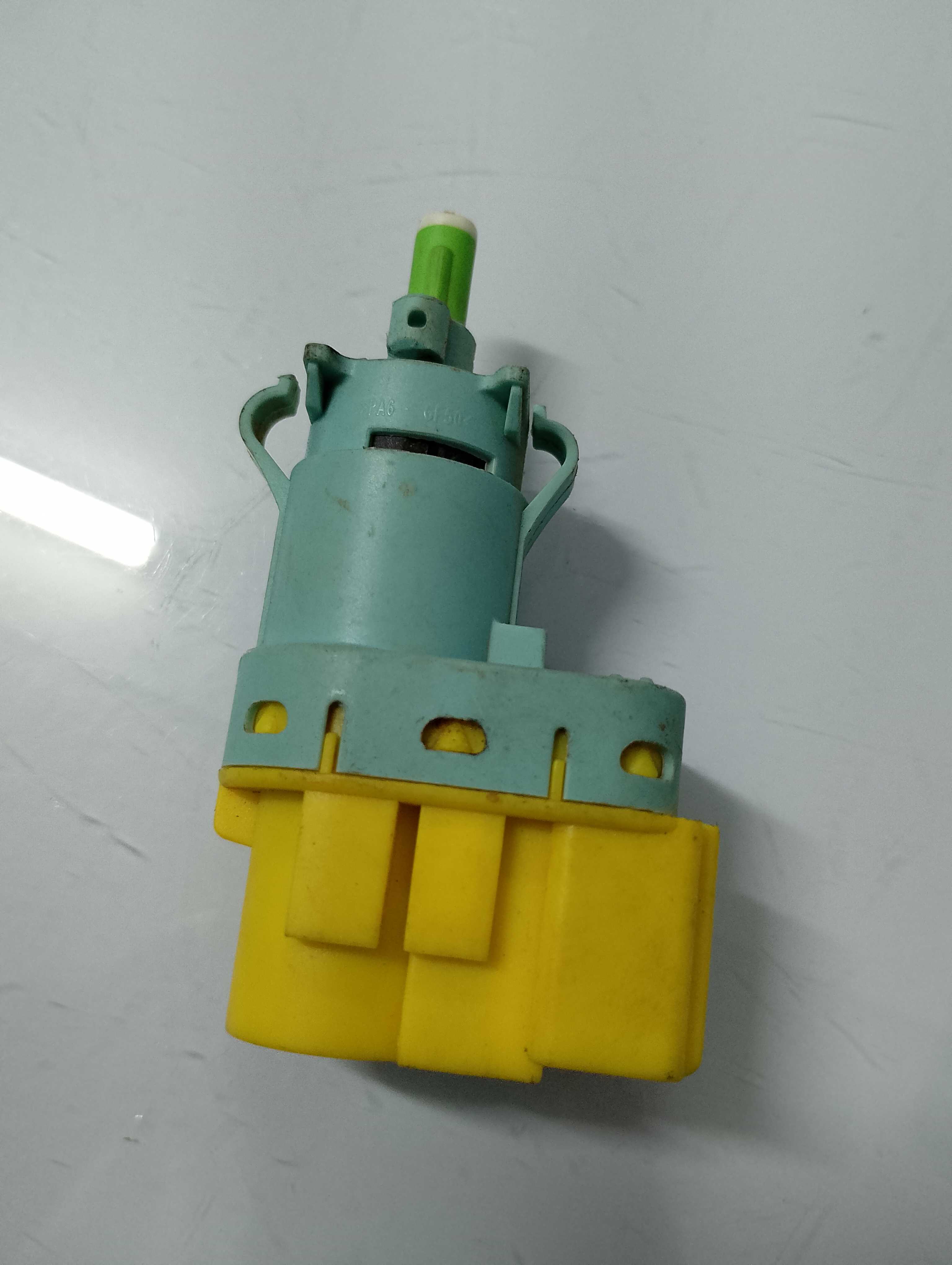 Interruptor Pedal Sensor Freio Fiat Mobi 2023