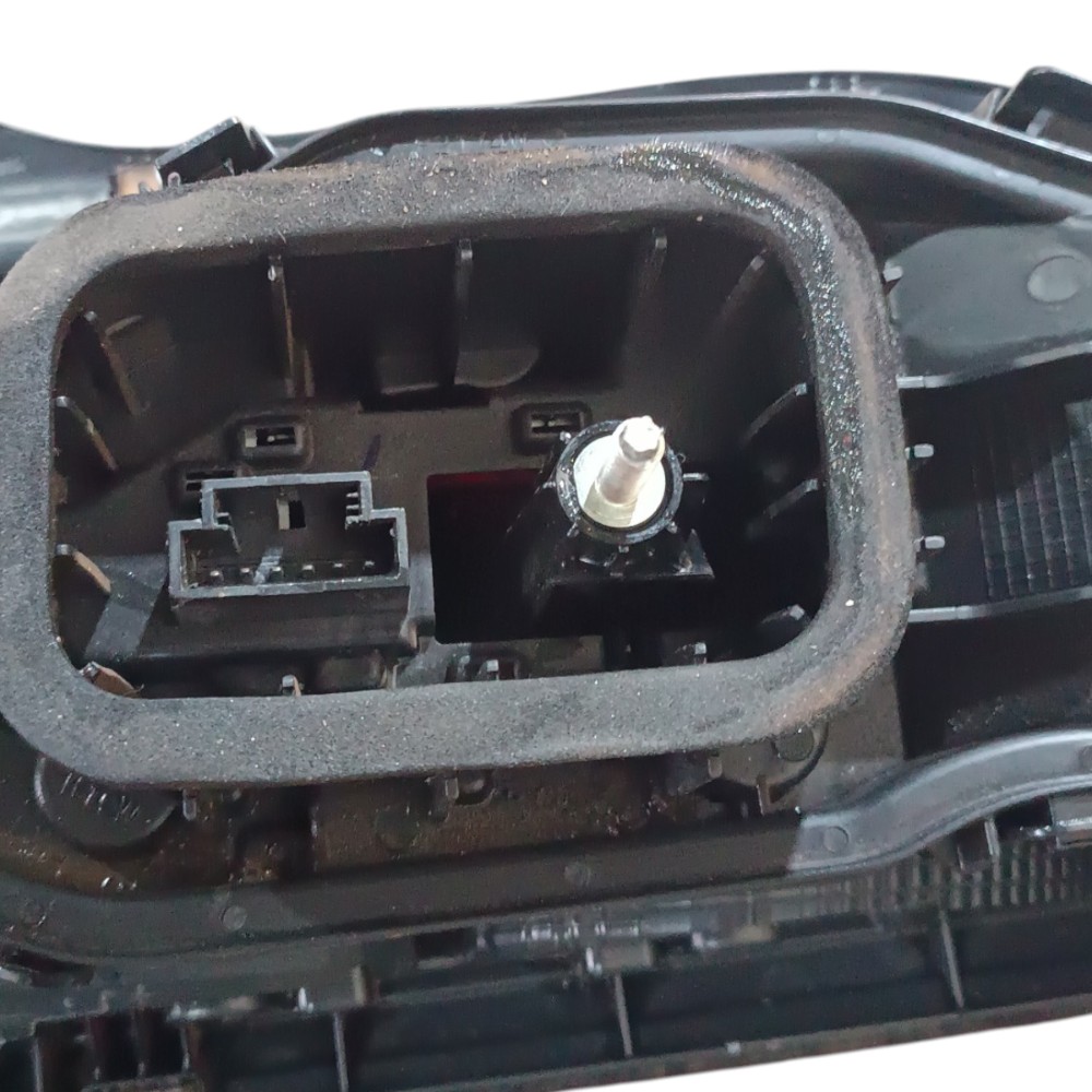 Lanterna Traseira Esquerda Volkswagen Up! 2014 2017 Detalhe Esquerdo/motorista 8