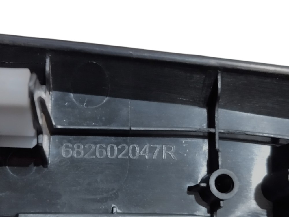 Moldura Central Painel Botões 02047r Renault Kwid 2016 2017 5