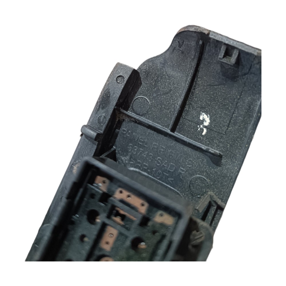 Botão Vidro Traseiro Esquerdo Honda Fit 2003 2007 83743sadr 3