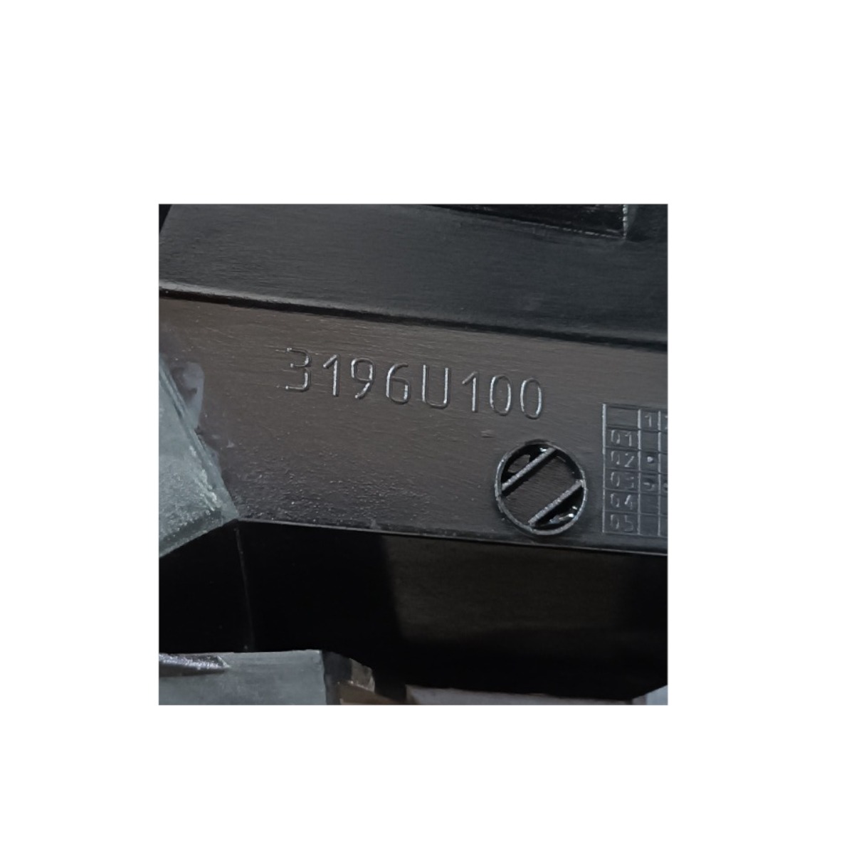 Grade Dianteira Com Emblema Polo 1.6 2002 2006  3196u100 6