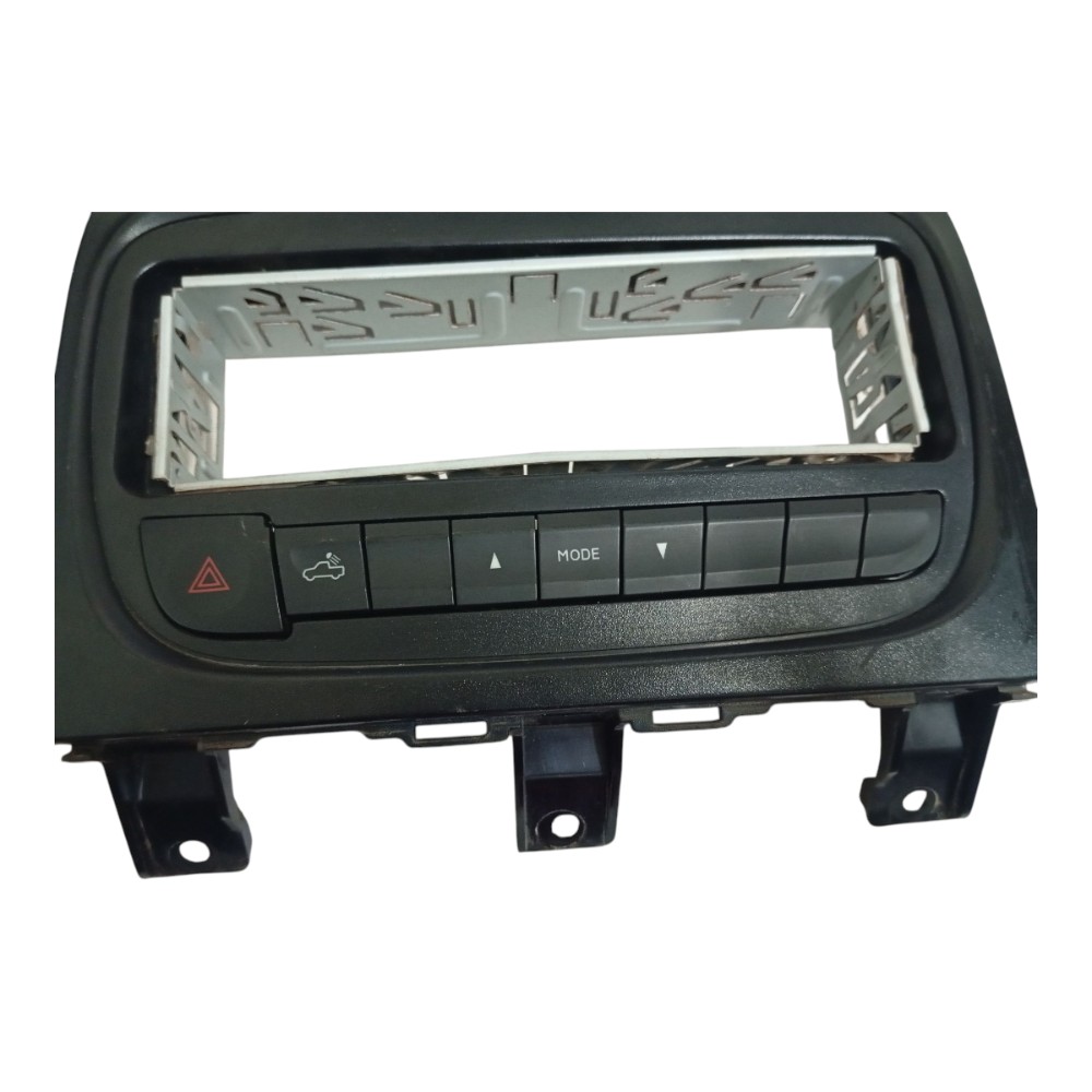Moldura Central Multimídia Fiat Strada 2014 A 2019 Preto