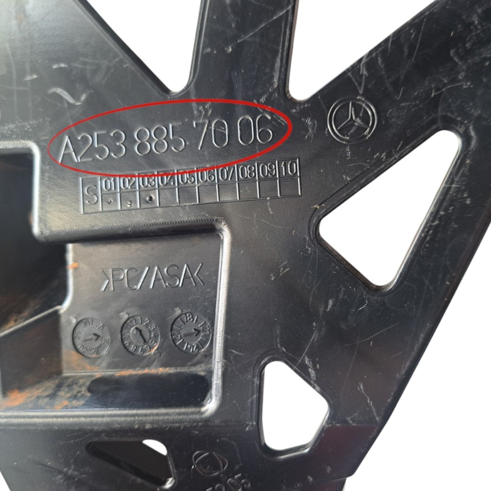 Guia Direito Parachoque Traseiro Mercedes Glc 2
