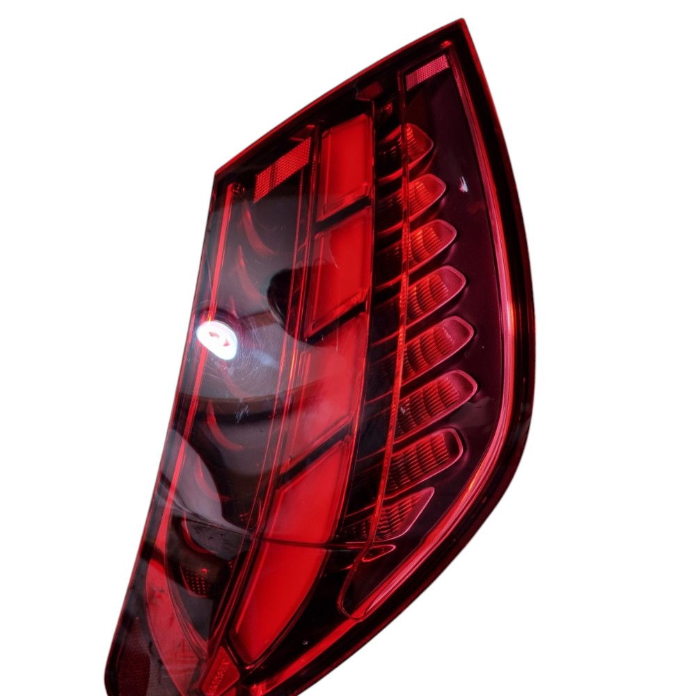 Lanterna Traseira Esquerda Mercedes C200 W206 2024 7