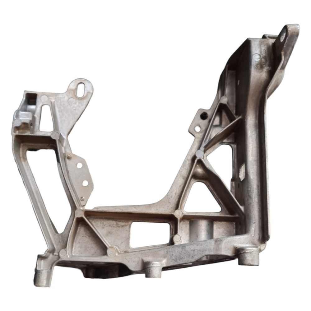 Suporte Direito Painel Frontal C180 C200 W205 2015 2016 Cinza