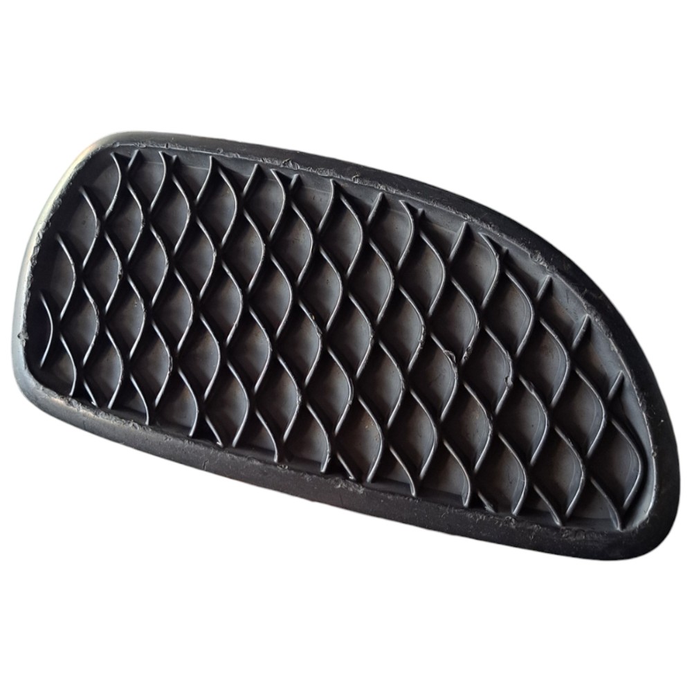 Grade Direita Mercedes Gla Preto Original