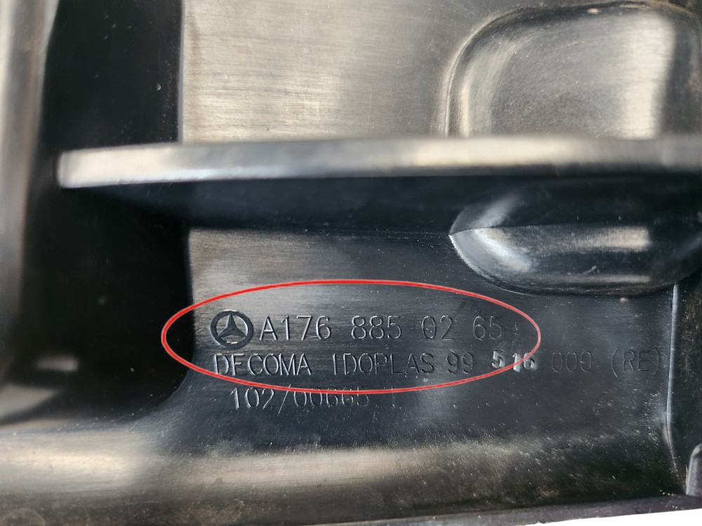 Guia Parachoque Traseiro Direito Mercedes A200 6