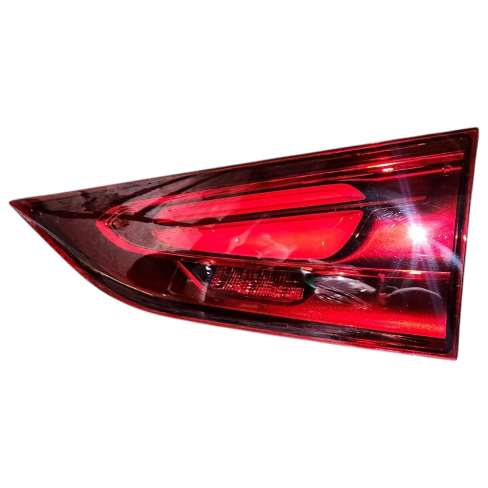 Lanterna Direita Tampa Mercedes Gla 2024 Direito/passageiro Vermelho 2
