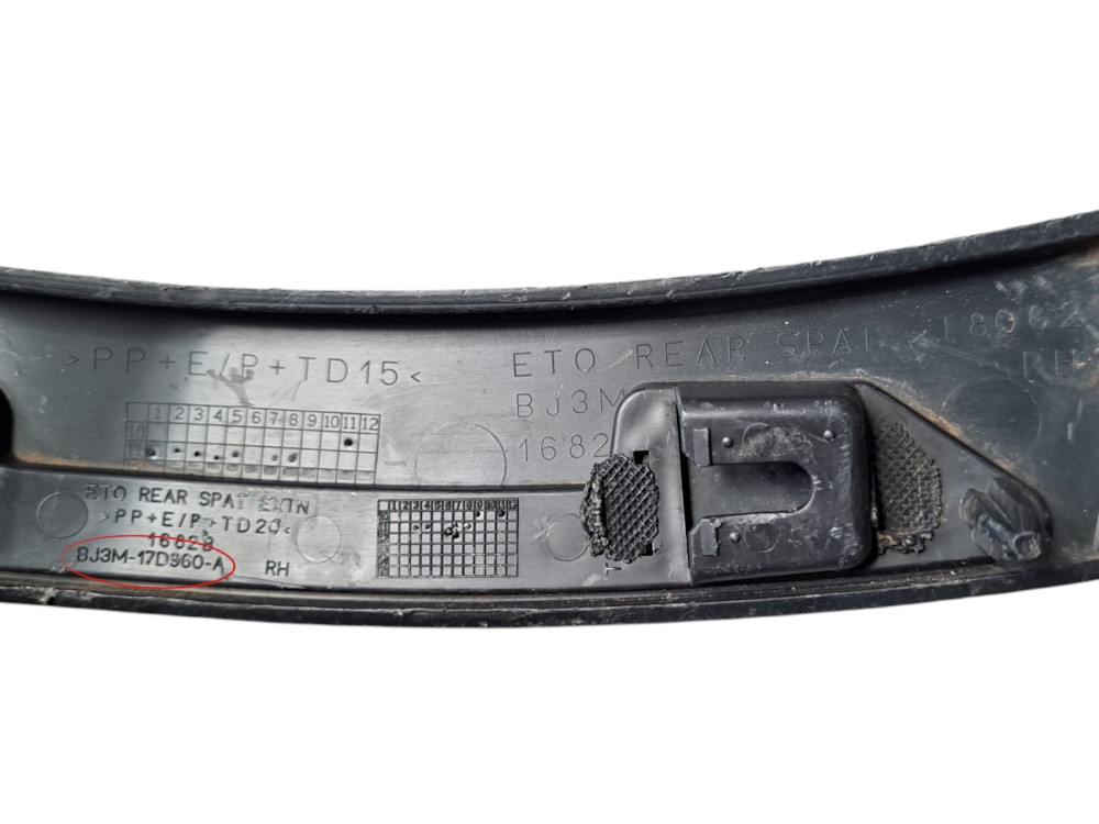 Moldura Acabamento Direito Traseira Range Rover 5