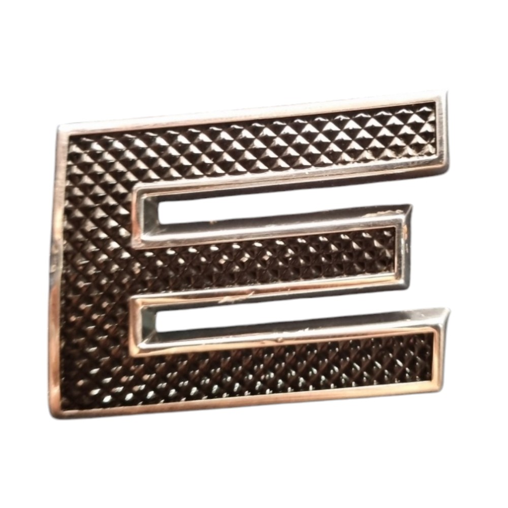 Simbolo Emblema Letra E Range Rover Amassado