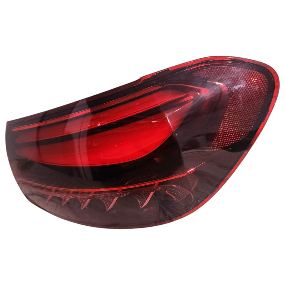 Lantena Direita Mercedes Gla 2024 Vermelha 2