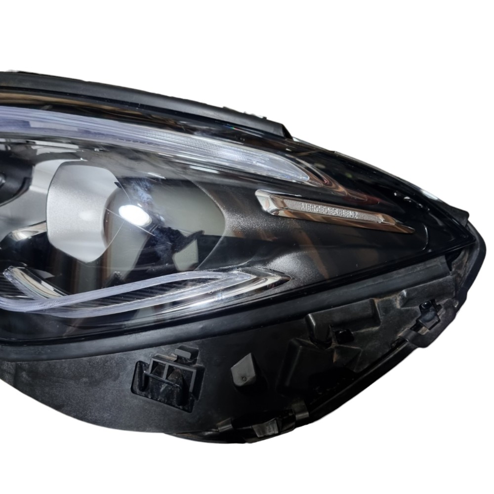 Farol Esquerdo Mercedes Cla Com Detalhe  Esquerdo/motorista