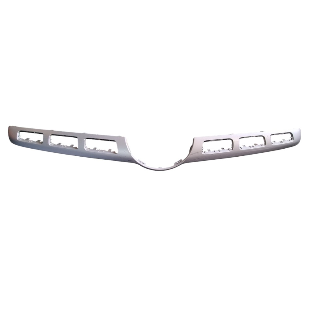 Moldura Inferior Grade Mercedes Gla Arranhado