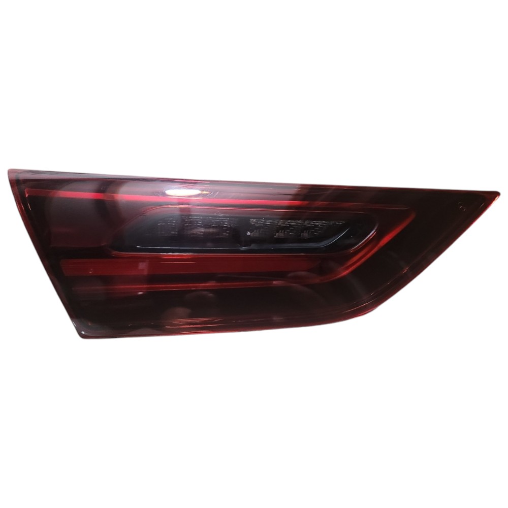 Lanterna Tampa Esquerdo Mercedes Cla 2024 Esquerdo/motorista Vermelha