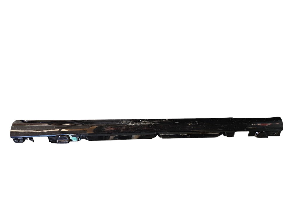 Spoiler Lateral Direito Mercedes C180 2015