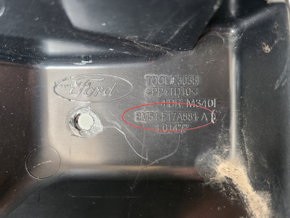 Guia Direito Parachoque Traseiro Ford Focus 2014 6