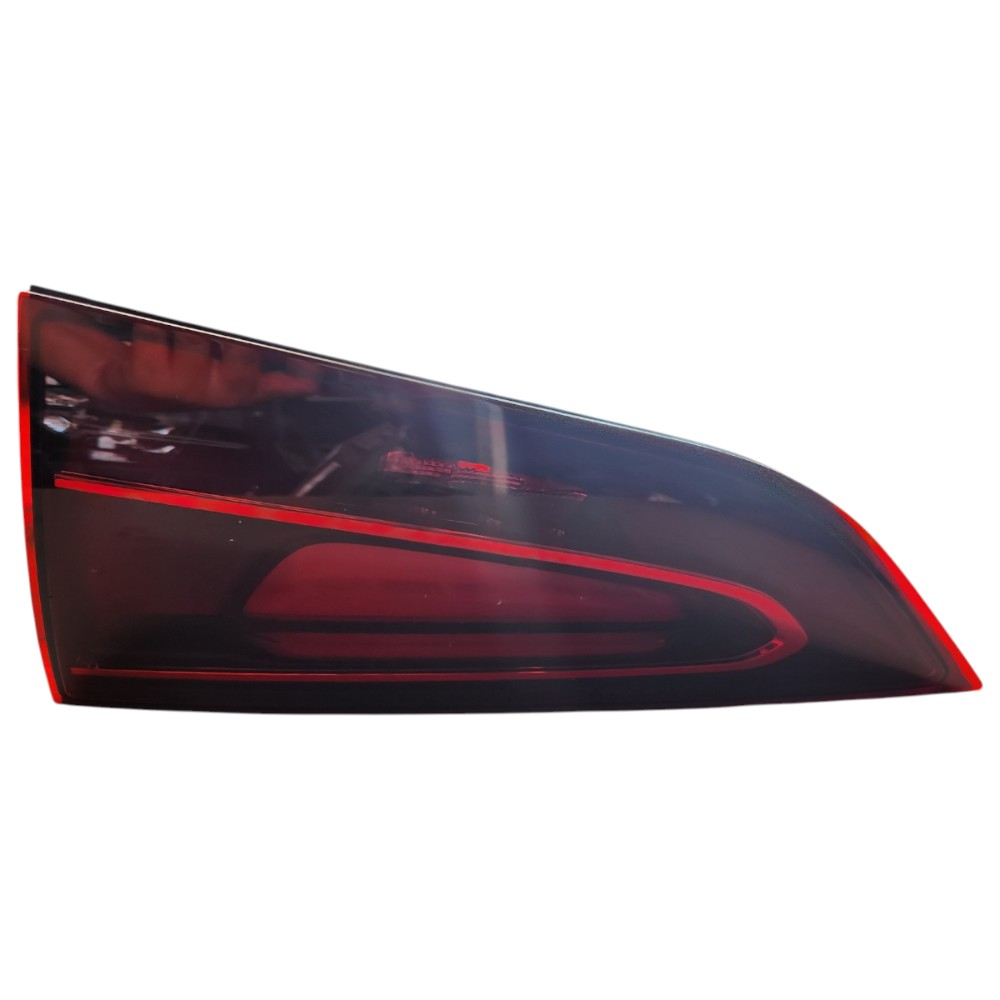 Lanterna Direita Tampa Mercedes Gla 2024 Direito/passageiro Vermelho 5