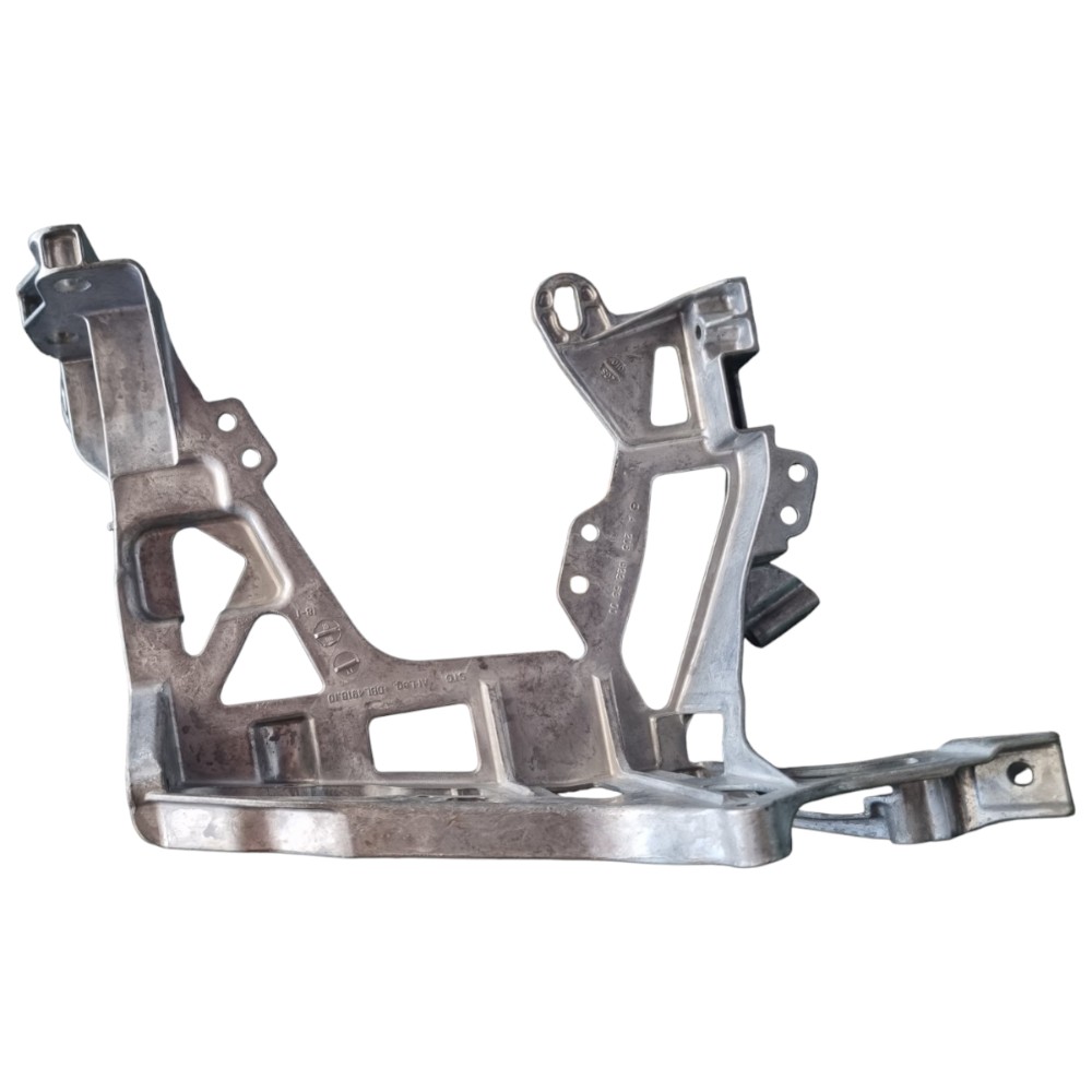 Suporte Direito Painel Frontal Mercedes C180 C200 C250 2015 Prata