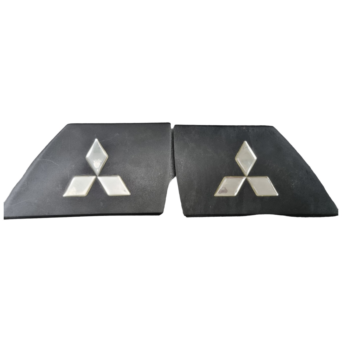 Acabamento Simbolo Mitsubishi  Preto