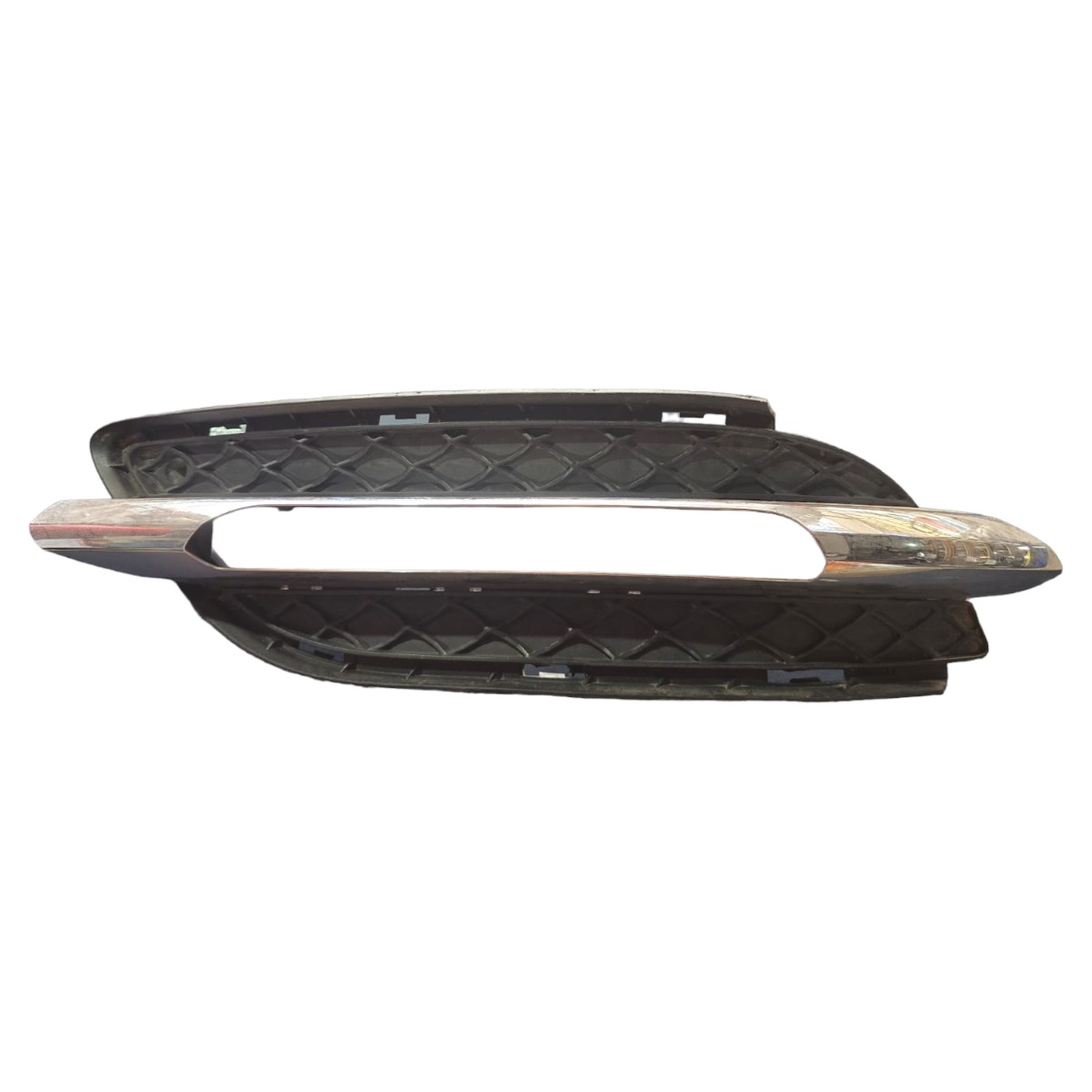 Grade Milha Mercedes B200 Esquerda Preto E Cromado Esquerdo 1