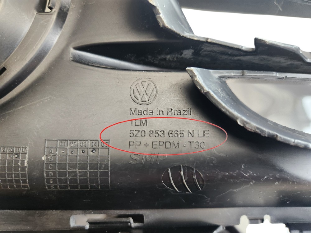 Grade Milha Esquerdo Volkswagen Fox 6