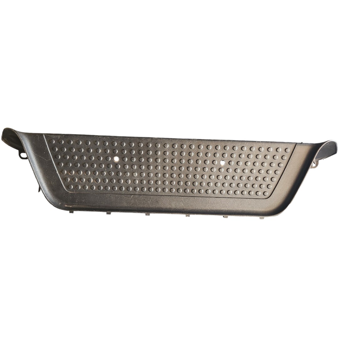 Soleira Pisante Parachoque Traseiro Central Amarok 2015 2022