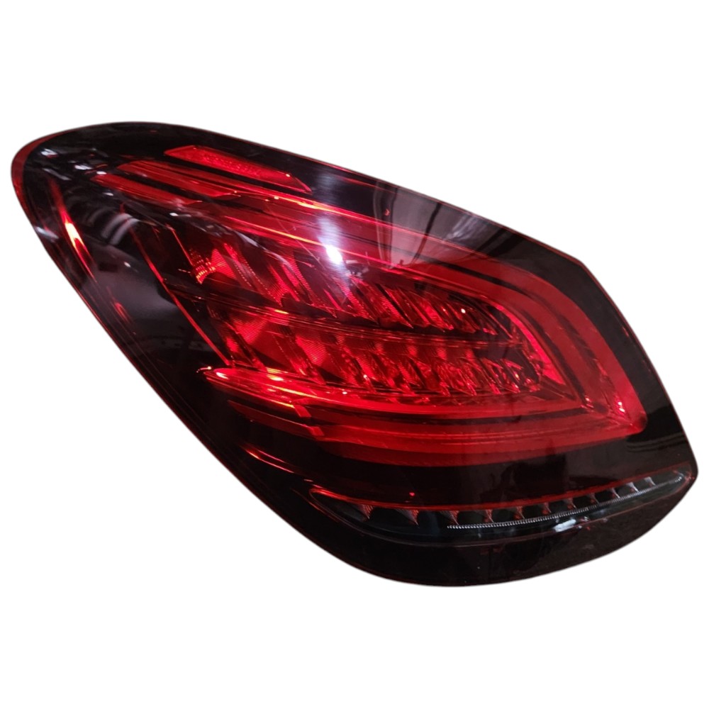 Lanterna Esquerda Mercedes C180 C200 C250 2018 2019 Direito/passageiro Vermelha 8