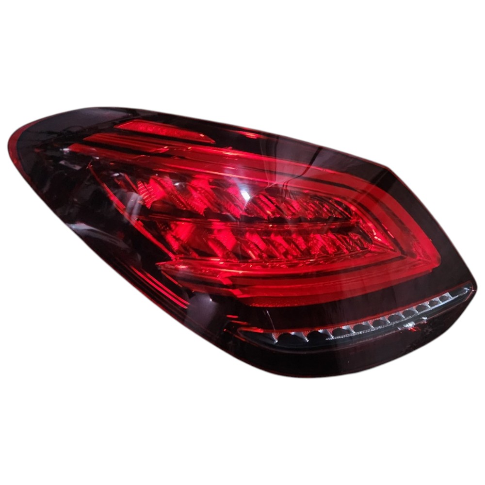 Lanterna Esquerda Mercedes C180 C200 C250 2018 2019 Direito/passageiro Vermelha 4