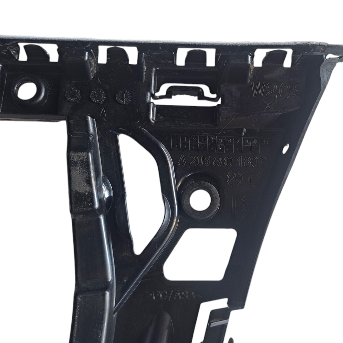 Guia Suporte Direito Parachoque Traseiro Mercedes C180 C200 4